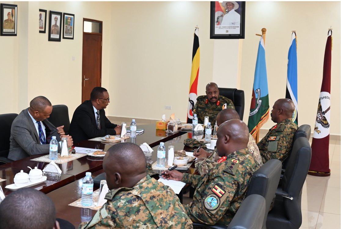 DamsonCKivumba's tweet photo. Our #nextpresident Gen @mkainerugaba held a strategic meeting with the outgoing &amp; incoming chairman, #CTSAMVM Maj Gen Hailu  Eddosa &amp; Maj Gen Yitayal Gelaw to discuss the political situation in S Sudan ahead of the upcoming general elections
Viva Mzee @KagutaMuseveni
Viva Gen MK https://t.co/tgqIHCg7h8