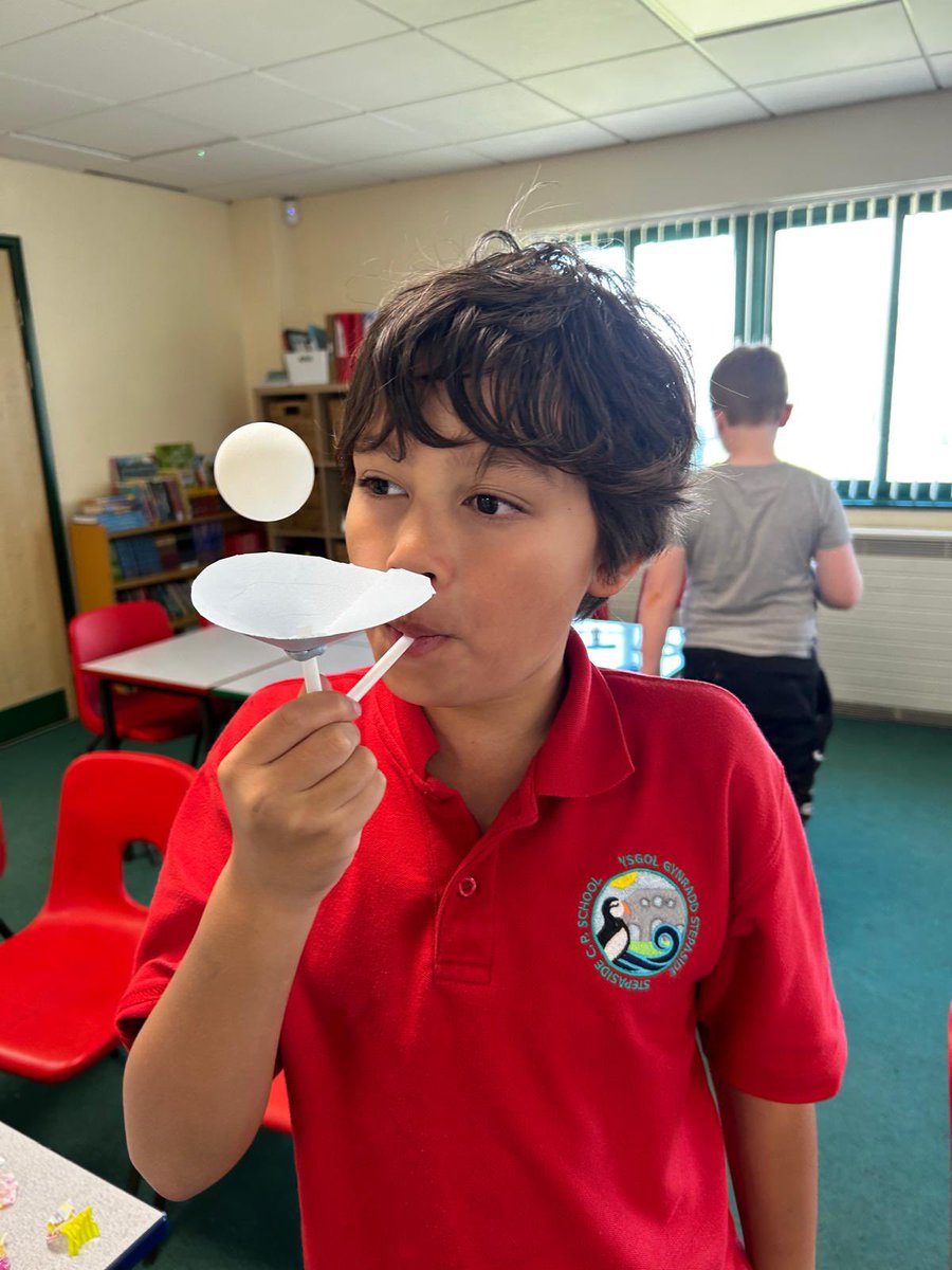 StepasideCP's tweet image. Pupils enjoying making Zappy Zoomers and Floating Ball Game as part of their Science and STEM after school club!