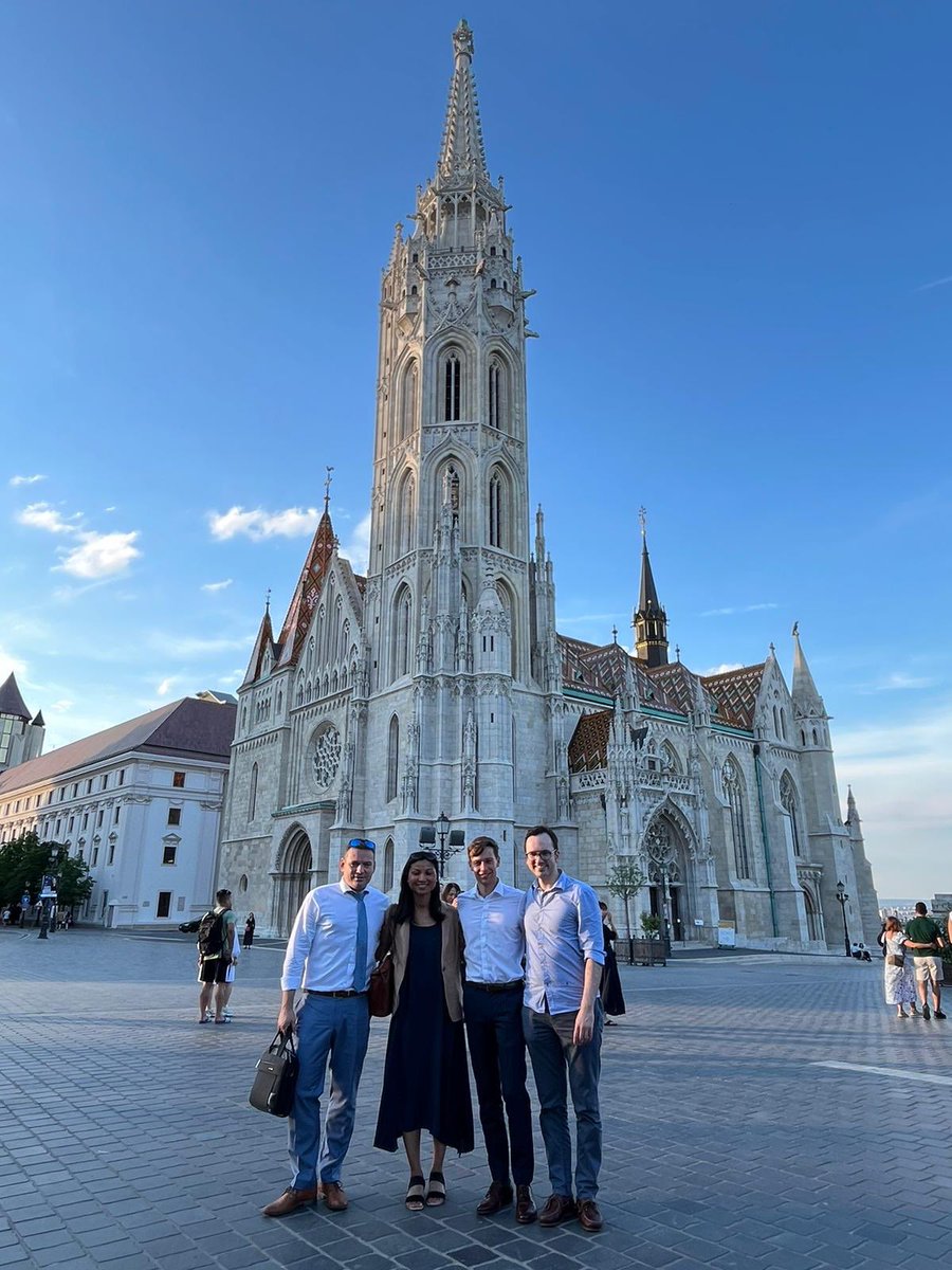 NicoGagelmann's tweet photo. Inspiring to see how we in Europe can work together and learn from one another, across backgrounds and cultures.

Amazing meeting of @EHA_Hematology and Hungarian Hematology Society with president Antonio Almeida, @Jessica_Okosun @bence_batai @young_eha @CsabaBdr1 in Budapest🙏 https://t.co/xsDvdzhkvV