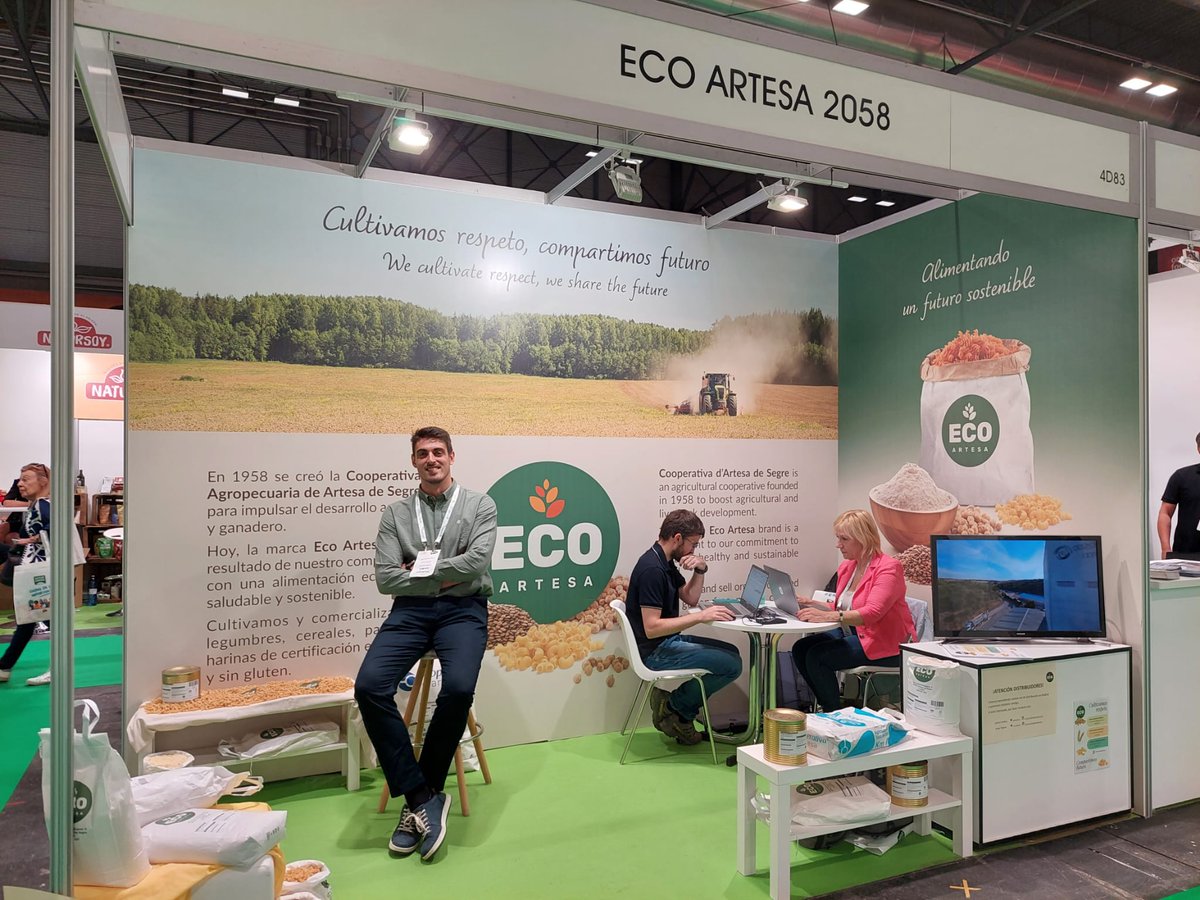 CoopArtesa's tweet photo. Aquesta setmana, hem participat a la fira @organiciberia de Madrid, amb els nostres llegums i cereals antics de cultius ecològics i de proximitat.  #ecoartesa #cultiusextensius #artesadesegre #llegums #cerealsantics #agriculturaeco https://t.co/1TN8cioHvo