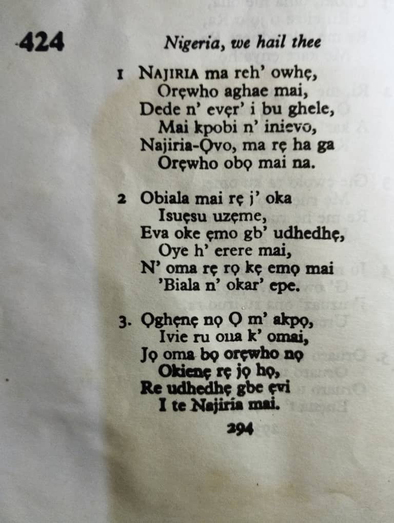 TheIsokos's tweet photo. Obiala mai rẹ j'oka 
(Our flag shall have a symbol)

'Biala n' okari' epẹ
(A banner without stain) 

Obiala = Banner/Flag 🤌 🤔

#LearnIsoko https://t.co/8JihylBSnr