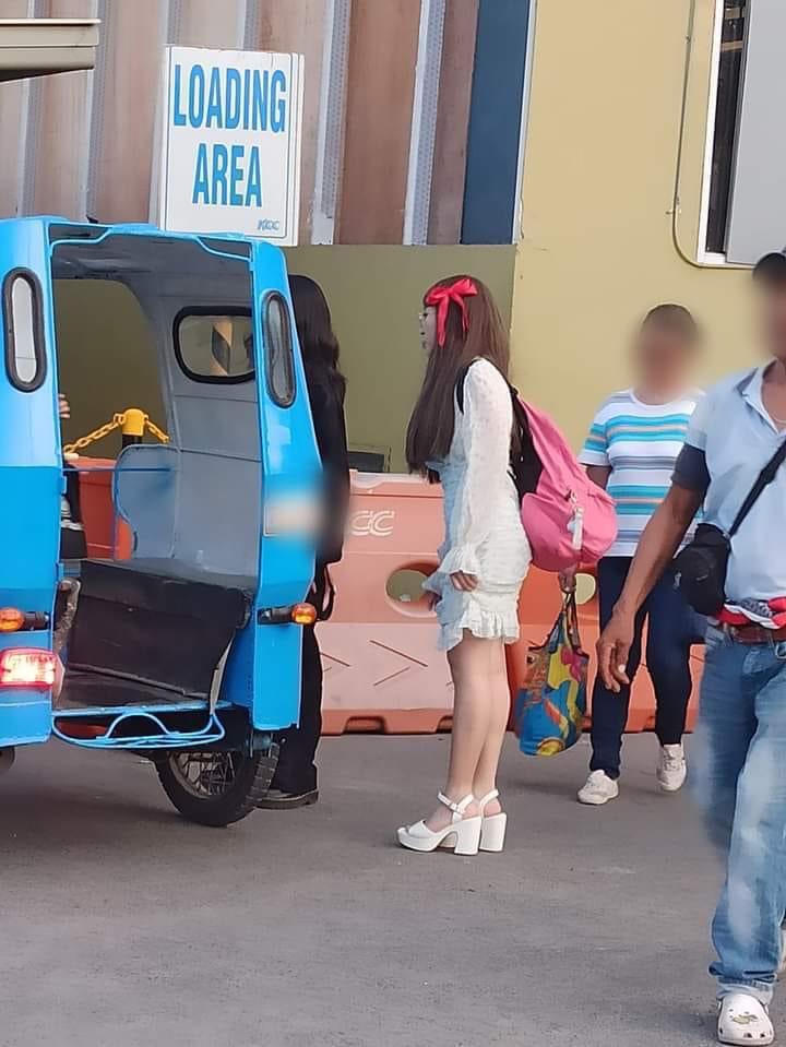 garenaguinaldox's tweet photo. Driver: Miss, kulang ka ng 10 pesos.
Maloi: But kuya, I'm Maloi from BINI!
Driver: Okay, Maloi from BINI, kulang ka ng 10 pesos! https://t.co/4i5ypcpvMx