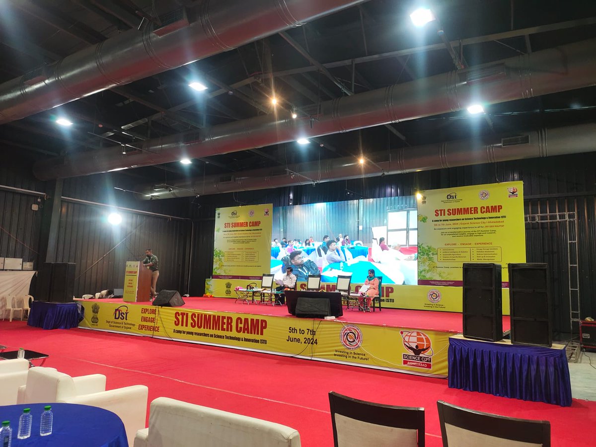 InfoGujcost's tweet photo. During #STISummerCamp @GujScienceCity for Young researchers!

Mr Sumanth Ganta, Manager #Micron shared his insight about the role of #IP in the corporate field.

Also, he highlighted with the help of #Gujarat Govt to establish the 2 billion dollar plant for #SemiConductor at Sanand.  

#CreativeIdeas
#IP
#STIecosystem