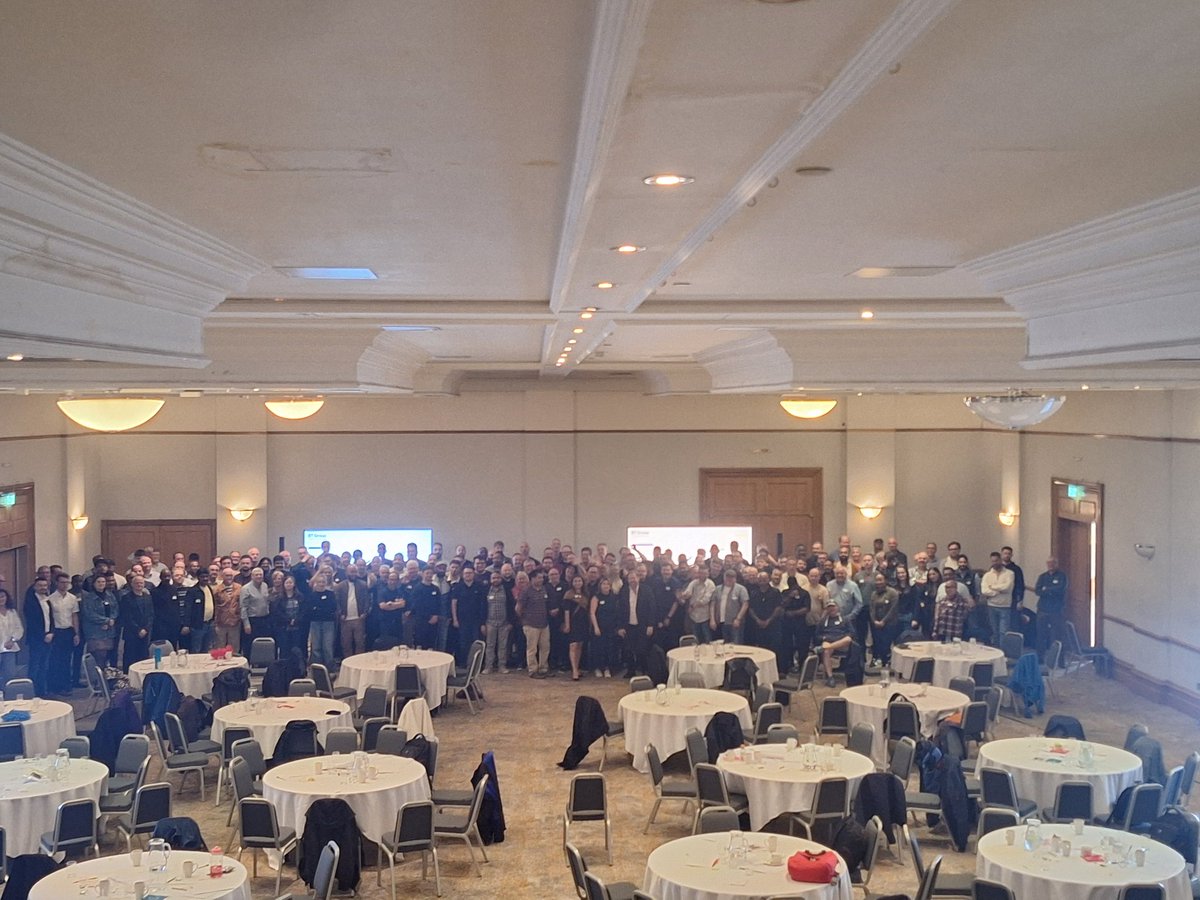pattison_ha's tweet photo. Buzzing from yesterday's event where the whole of @BTGroup Mobile Operations came together to celebrate culture, collaboration and change. @JesseDufton was our amazing guest speaker and the day finished with a very special thank you from our CEO. #bestteam #dreamteam #MOPS https://t.co/zRUuxCdPGb