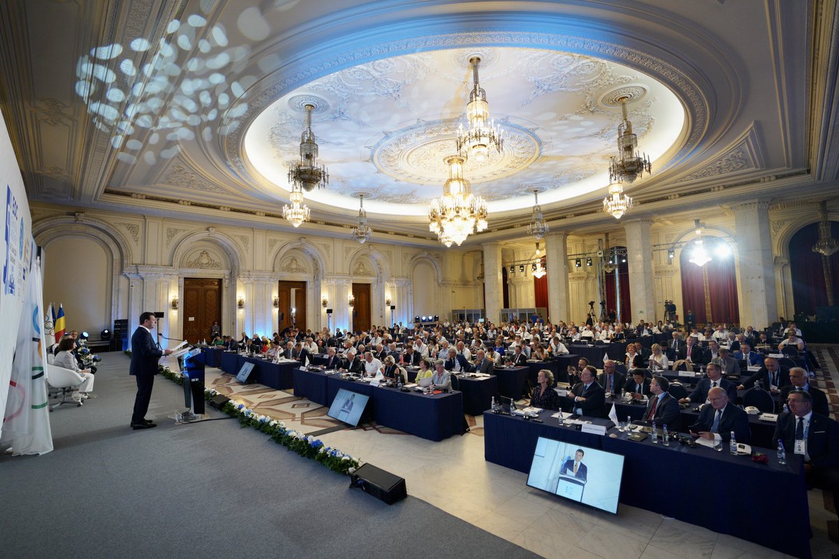 ekrem_imamoglu's tweet photo. Bu sabah Avrupa Olimpiyat Komitesi Genel Kurulu’nda, İstanbul 2027 Avrupa Oyunları stratejimizi ve hazırlıklarımızı anlattık. Olimpiyat komitesi delegelerinin heyecanla bizi takip etmeleri ve sunumumuzu onaylamaları bizi İstanbul adına çok mutlu etti. https://t.co/PxcDou4yI0