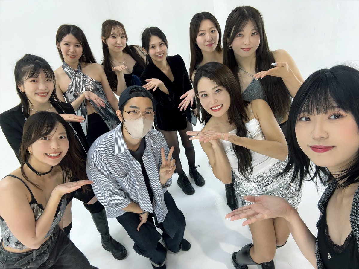 twince09's tweet photo. 昨日はイッチーさん（@ITCHY_film ）にONE SPARKの撮影をして頂きました🎥
twinceを撮影して頂くのは約3年振り...！ありがとうございました😭✨

そして昨日の撮影がtwince全員で踊る最後の日でした。今まで応援して下さった皆様、本当にありがとうございました🧚‍♀️

動画公開お楽しみに🎞 https://t.co/t2JBTTTUix