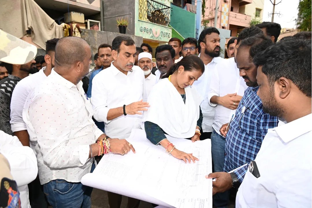 R_Madhavi_Reddy's tweet image. ఎన్నికల హామీలలో భాగంగా నా స్వంత మేనిఫెస్టోలో చెప్పినట్లుగా &apos;లా&apos; కాలేజీ మరియు షామిరియా బ్రిడ్జిల నిర్మాణానికి సంబంధిత  అధికారులతో కలిసి పర్యవేక్షించడం జరిగింది.

#Kadapa #MLAreddeppagarimadhavi #kadapadevelopment