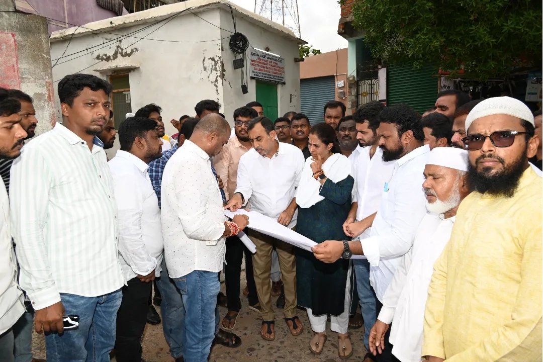 R_Madhavi_Reddy's tweet image. ఎన్నికల హామీలలో భాగంగా నా స్వంత మేనిఫెస్టోలో చెప్పినట్లుగా &apos;లా&apos; కాలేజీ మరియు షామిరియా బ్రిడ్జిల నిర్మాణానికి సంబంధిత  అధికారులతో కలిసి పర్యవేక్షించడం జరిగింది.

#Kadapa #MLAreddeppagarimadhavi #kadapadevelopment