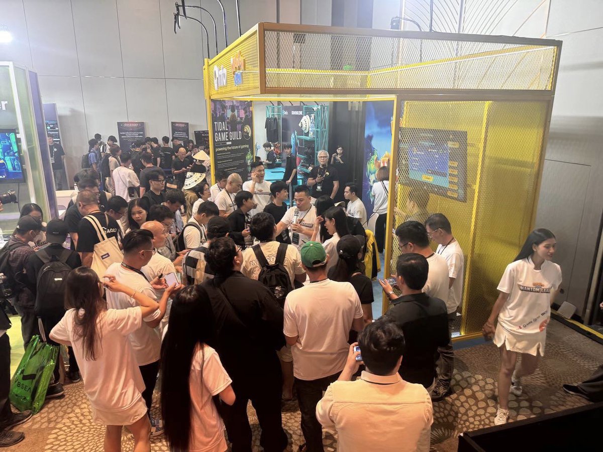 tgg_global's tweet photo. CEO of TGG, Alvin on the stage moment🙌🏼
It was such a good opportunity to share perspective to audiences in #GMVN2024 Vietnam Blockchain Week event today!🇻🇳👏🏼
#TGG #gameguild #gamefi https://t.co/BzkA0Ug7io