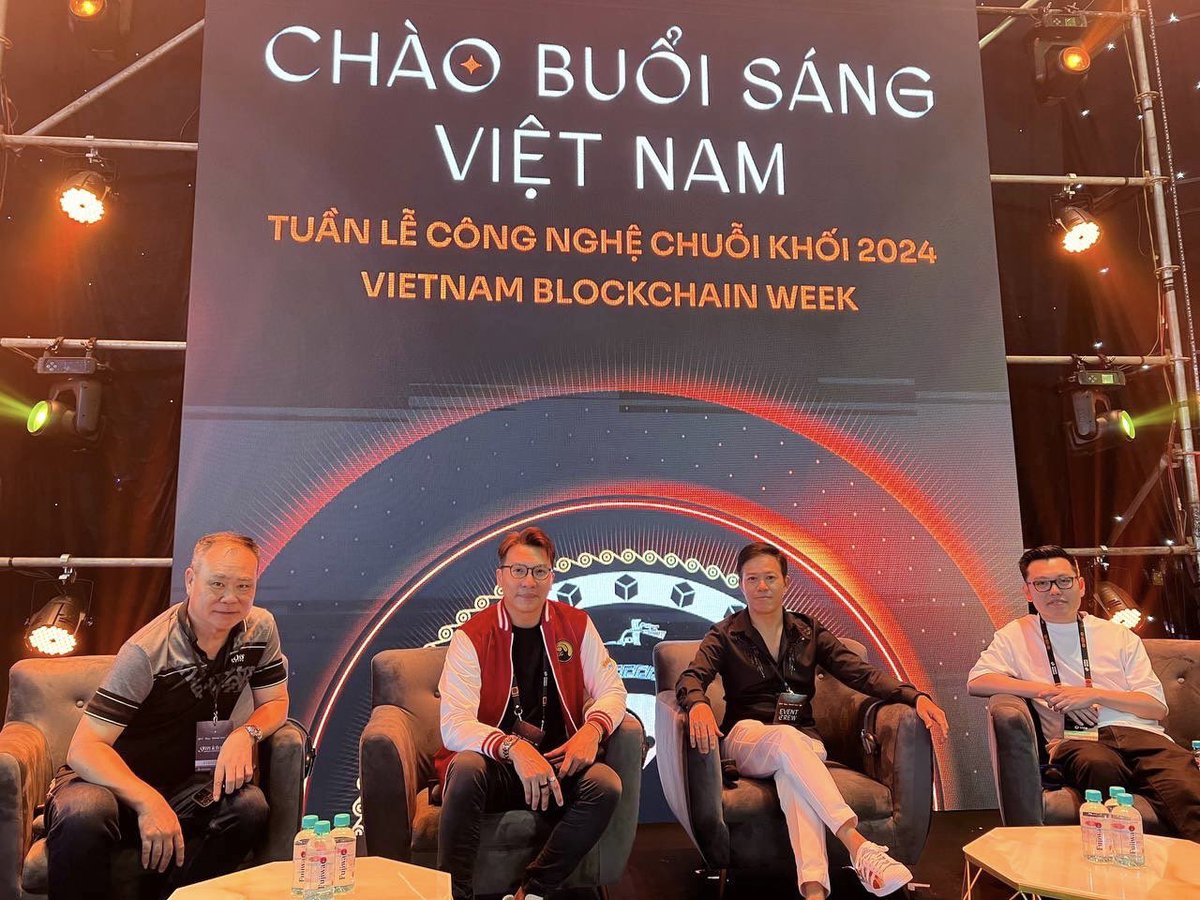 tgg_global's tweet photo. CEO of TGG, Alvin on the stage moment🙌🏼
It was such a good opportunity to share perspective to audiences in #GMVN2024 Vietnam Blockchain Week event today!🇻🇳👏🏼
#TGG #gameguild #gamefi https://t.co/BzkA0Ug7io