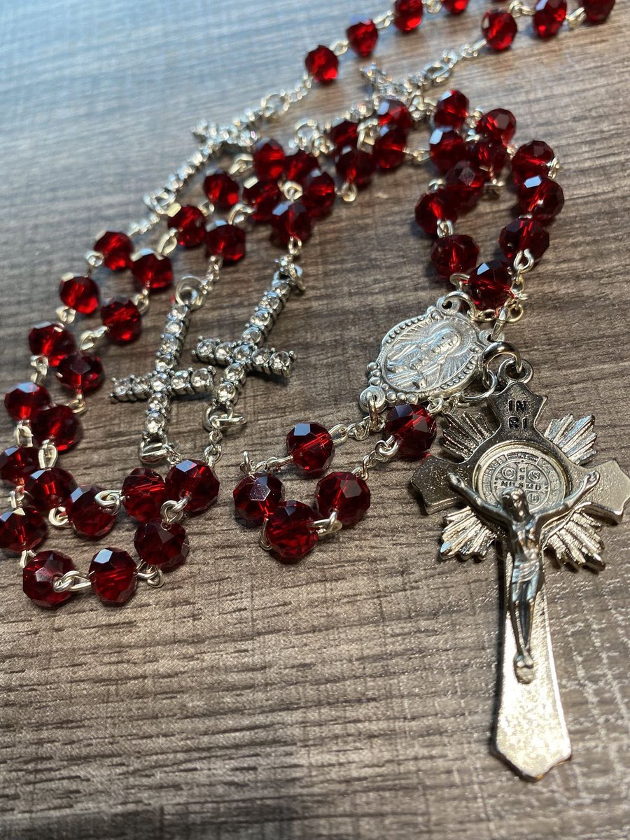 BerryYNWA1's tweet image. Hail, Mary, full of grace,
the Lord is with thee.
Blessed art thou amongst women
and blessed is the fruit of thy womb, Jesus.
Holy Mary, Mother of God,
pray for us sinners,
now and at the hour of our death. 
Amen. 🙏