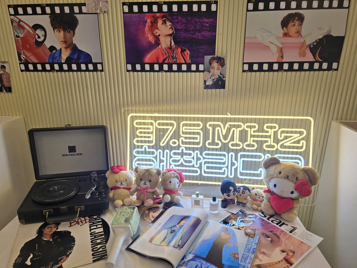 asdf123zxl's tweet photo. 사진들 다 너무 귀여워서 푸힛 하면서 천천히 감상함 귀욥다🫶🫶
#LOVE66_zip #사랑해찬_zip https://t.co/7eN7xgsS23