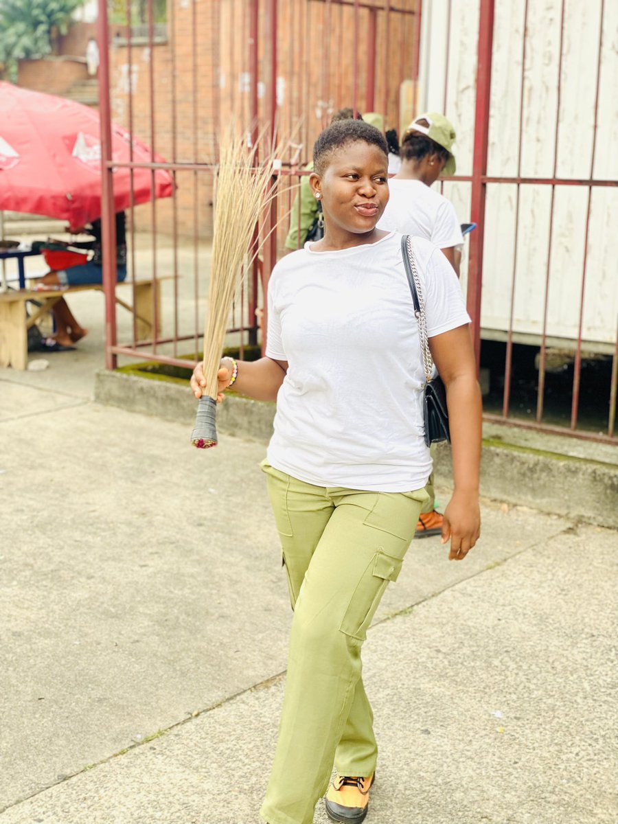 janechi_writer's tweet photo. #talesofanakwaibomcorper

On Saturday 1st June 2024, Our Brooms was our Super Power, at Plaza in Uyo, Akwa Ibom State.

NYSC, Akwa IBom State, joined in the NYSC Nationwide Clean Up Exercise, Different CDS Groups Cleaned Different Locations, My CDS Group handled Plaza, with Care https://t.co/HxBXfvKVqs