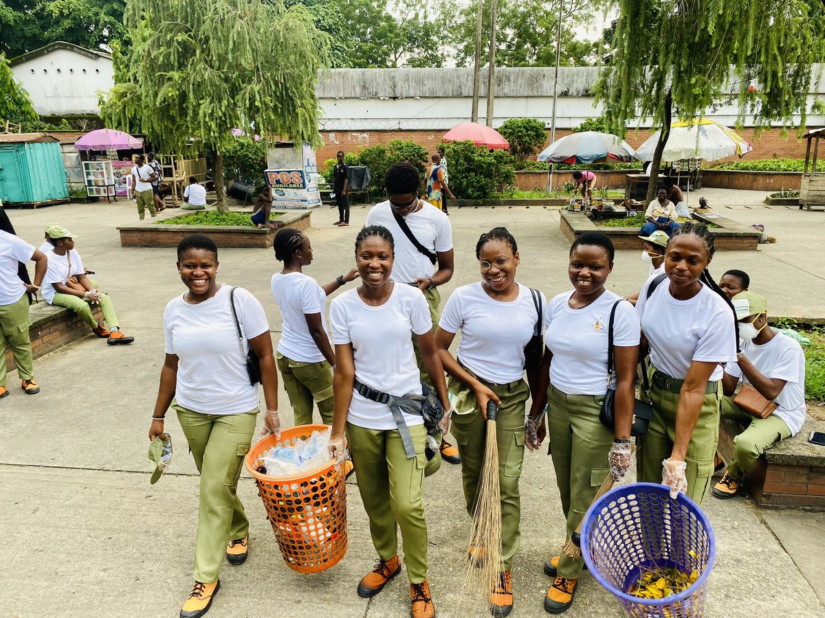 janechi_writer's tweet photo. #talesofanakwaibomcorper

On Saturday 1st June 2024, Our Brooms was our Super Power, at Plaza in Uyo, Akwa Ibom State.

NYSC, Akwa IBom State, joined in the NYSC Nationwide Clean Up Exercise, Different CDS Groups Cleaned Different Locations, My CDS Group handled Plaza, with Care https://t.co/HxBXfvKVqs