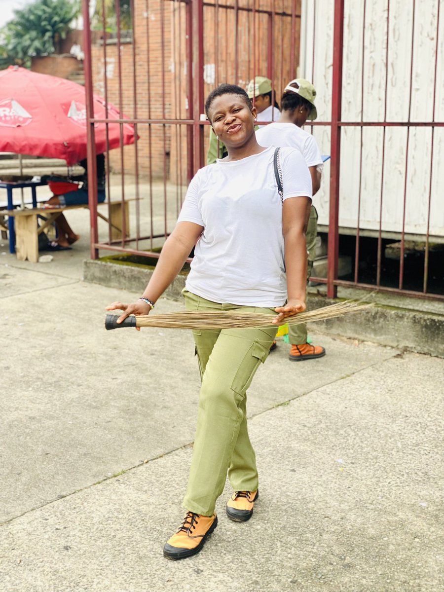janechi_writer's tweet photo. #talesofanakwaibomcorper

On Saturday 1st June 2024, Our Brooms was our Super Power, at Plaza in Uyo, Akwa Ibom State.

NYSC, Akwa IBom State, joined in the NYSC Nationwide Clean Up Exercise, Different CDS Groups Cleaned Different Locations, My CDS Group handled Plaza, with Care https://t.co/HxBXfvKVqs