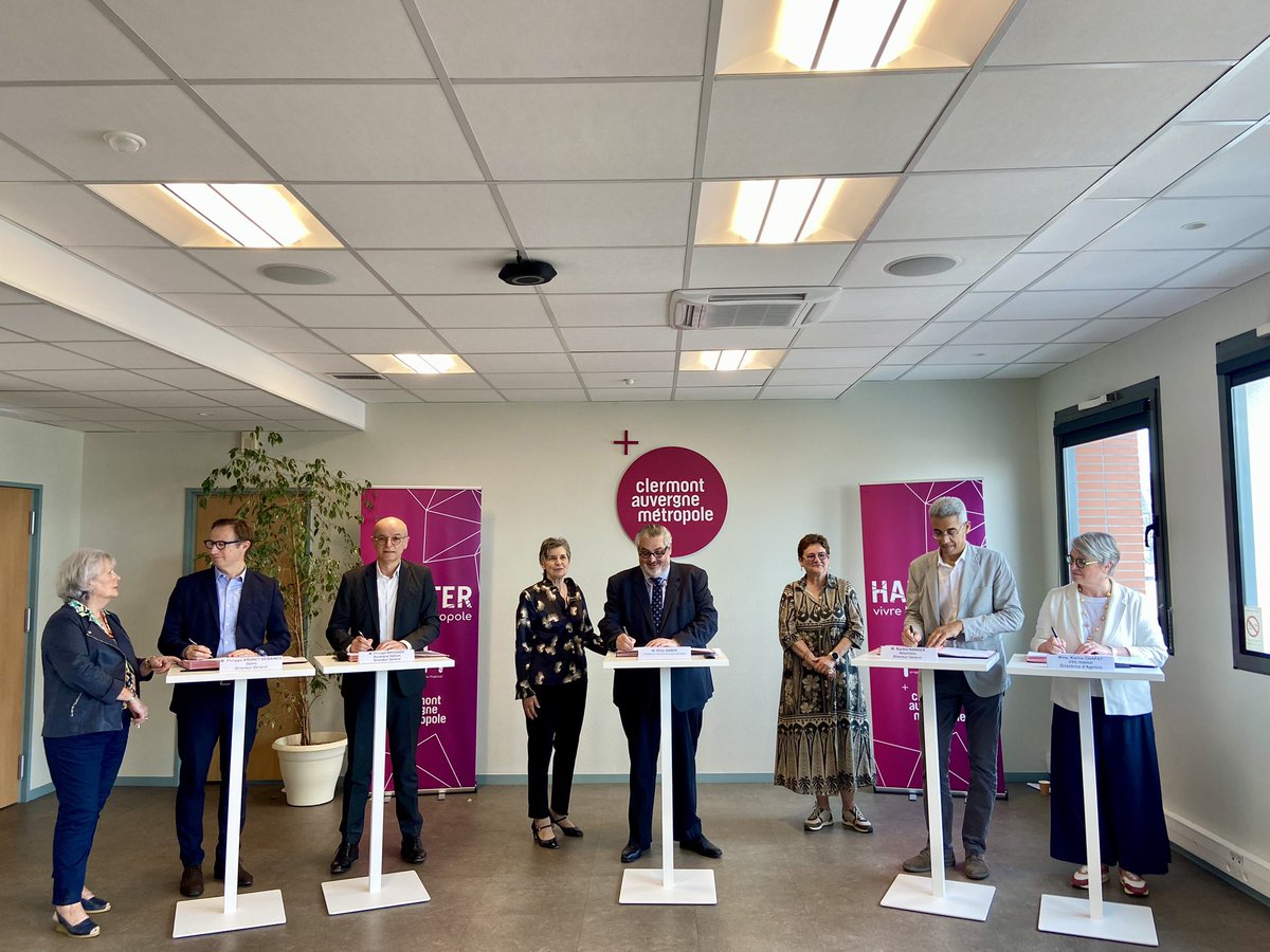 Avec les 4 bailleurs sociaux du territoire, nous signons ensemble une réforme des attributions pour répondre à toujours plus de demandes de logements.  

Mieux nous coordonner pour favoriser la solidarité, la mixité sociale, et accompagner les demandeurs dans leur parcours.
