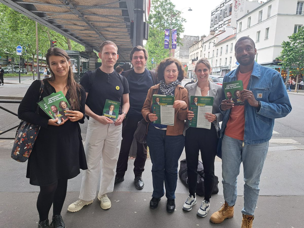 eelv13e's tweet photo. 🙌 Merci aussi aux élu·es et candidat·es qui ont fait vivre cette campagne dans notre arrondissement @David_Belliard @sandrousseau @diarra_abdou1 @KarimaDelli @RachelSavP https://t.co/0i4ioMhoj3