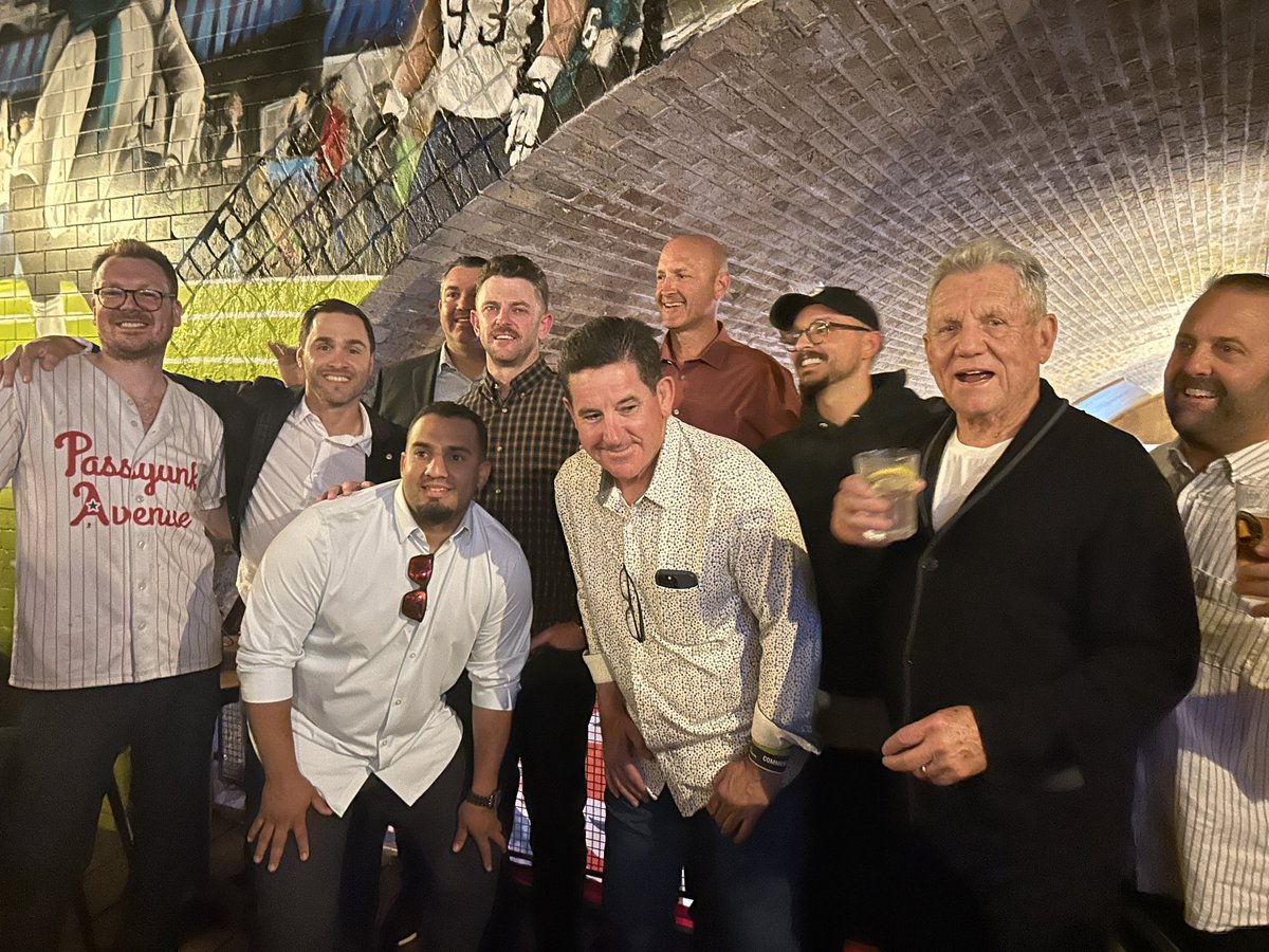 passyunkavenue's tweet photo. What happened last night! 🤣⚾️👊#phillyinlondon #phillies #gophils #RingTheBell @UKPhillies @MLBUKCommunity @Phillies @MLBNetwork @MLBEurope https://t.co/1Hpjo3aui6
