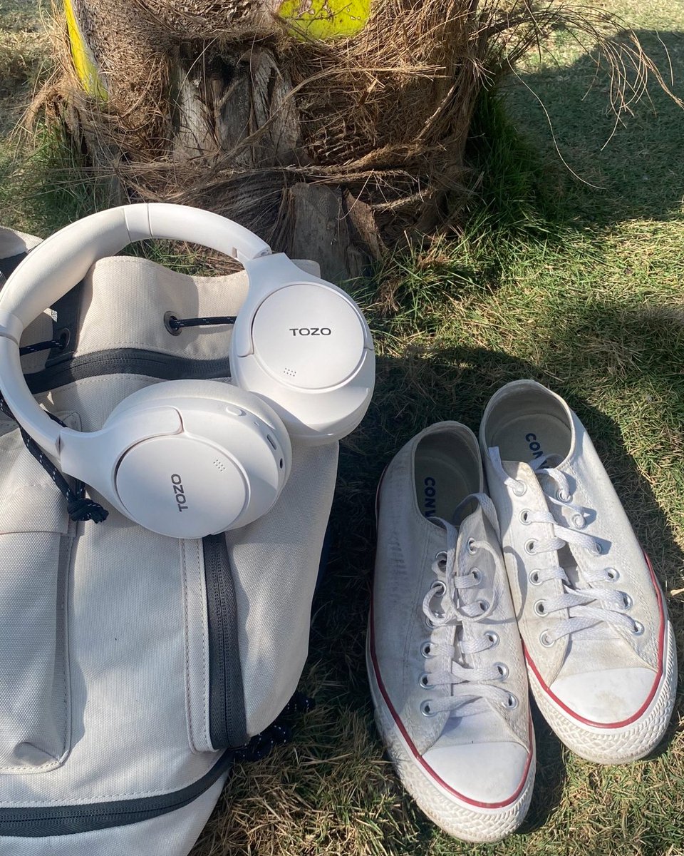 TOZO_OFFICIAL's tweet image. Your outdoor adventure playlist partner! Exploring the great outdoors with ja.wdays , grassy paths and sandy shores, all while jamming to our favorite tunes.

#TOZO #TOZOColorYourSound #TOZOHT2SOUND
