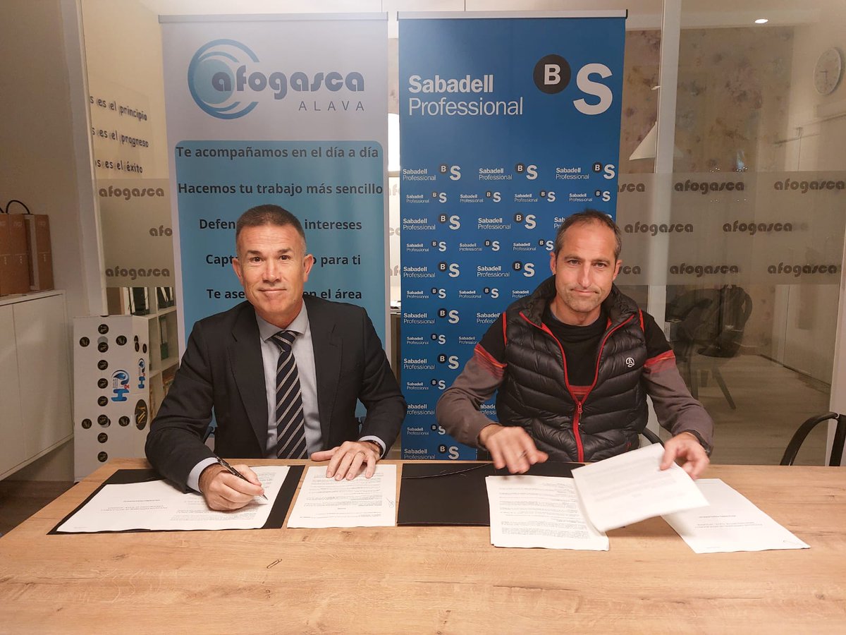 Afogasca's tweet photo. 👉Renovamos nuestro acuerdo de colaboración con el @BancoSabadell.Gracias por acudir a nuestra oficina y firmar este acuerdo que esperamos sea ventajoso para todos.
https://t.co/to827P5nbq
Afogasca@afogasca.es
945 286962
#ColaboraciónEmpresarial
#BancoSabadell
#CuentaProfesional https://t.co/AIwfKuT2LX