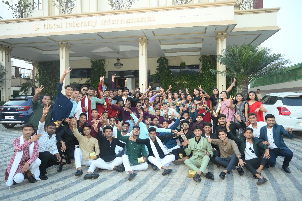 RajkumarPr7971's tweet photo. #FAREWELL_2K24 🔥💫🤩⚡✨
BSc. Batch_2021 to 2024
Govt.E.R.Rao PG Science College Bilaspur, Chhattisgarh 

#BELLA_CIAO_2024
My Official ac_ @RajkumarPr7971

#BE_ LOUD ⚡  #BE_ PROUD ⚡
&amp; #BE_ORIGINAL 💕😊🤗 https://t.co/g6tsSyrgvF