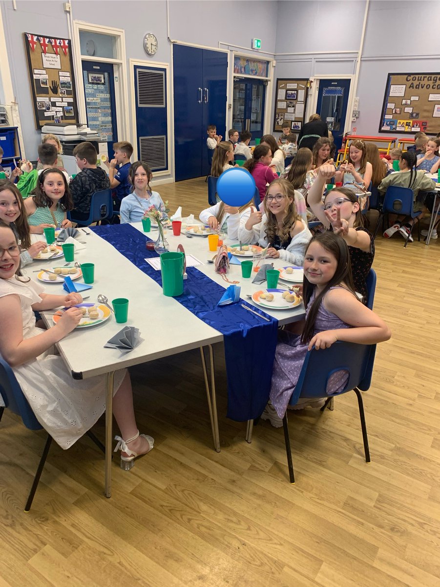 KneesallPrimary's tweet photo. What an amazing evening at Restaurant Night! Photo booth fun, mocktails then a three course meal with our friends to celebrate friendships. Thank you to all who came along to raise money for the Friends Group to continue to support @KneesallPrimary https://t.co/Rk8jky9GsR