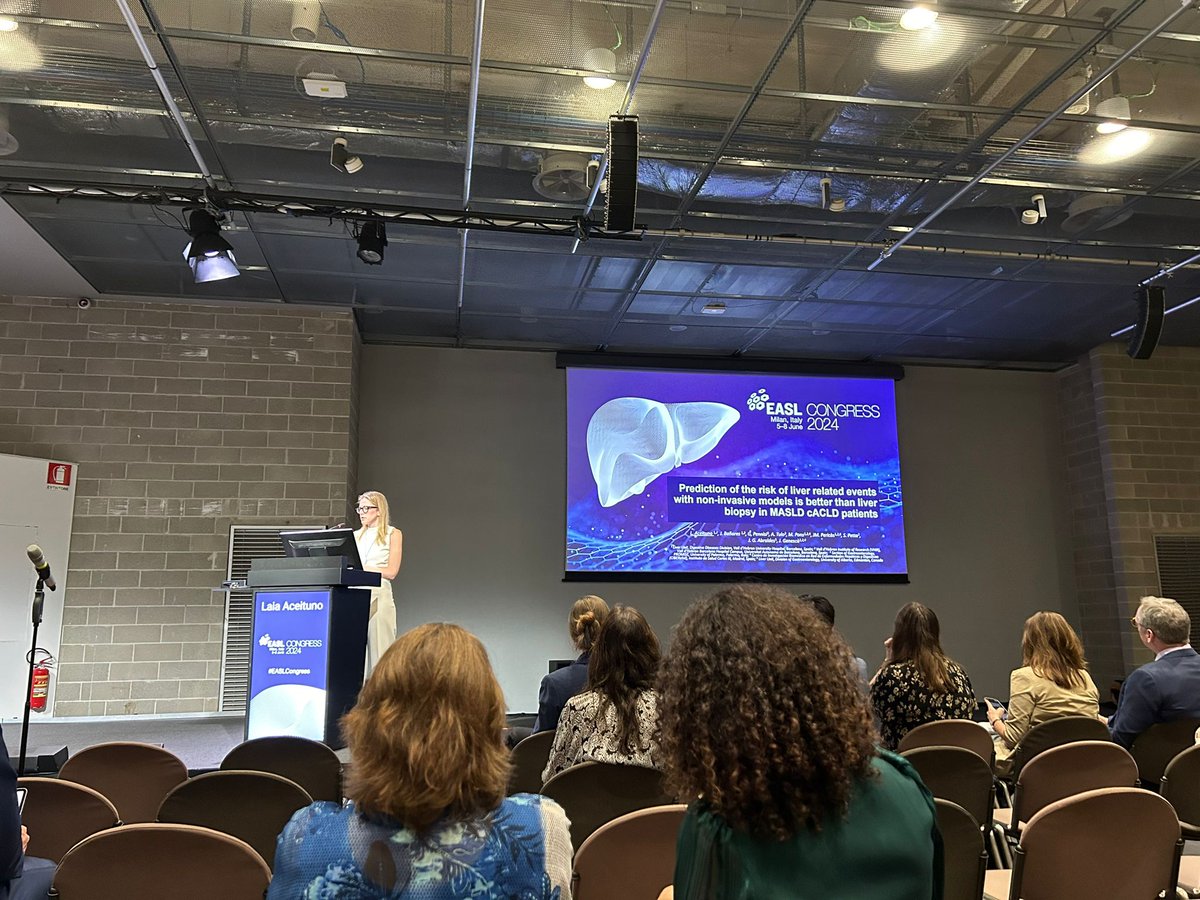 Laia Aceituno @laiasss from our Liver Unit <a href="/LHuvh/">LiverUnit_VallHebron</a> presenting how good are the Anticipate-#NASH models compared to biopsy for predicting clinical events. Congratulacions!!!
@CIBERehd <a href="/BavenoCoop/">The Baveno Cooperation: an EASL Consortium</a> <a href="/VHIR_/">Vall d'Hebron Institut de Recerca</a>