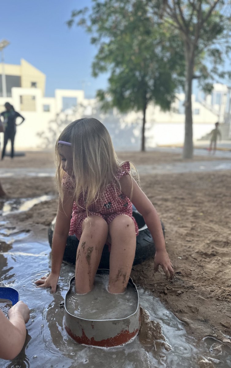 A week filled with learning all about different jobs and using our spaces to explore what it means to do those different jobs! 🧖🏽‍♀️👷🏾💇🏻 #ButtercupClass