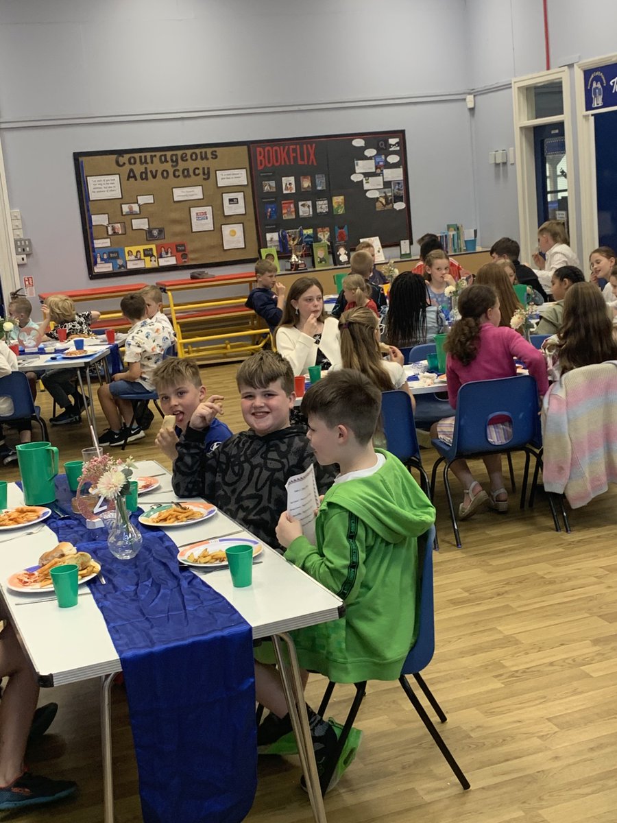 KneesallPrimary's tweet photo. What an amazing evening at Restaurant Night! Photo booth fun, mocktails then a three course meal with our friends to celebrate friendships. Thank you to all who came along to raise money for the Friends Group to continue to support @KneesallPrimary https://t.co/Rk8jky9GsR