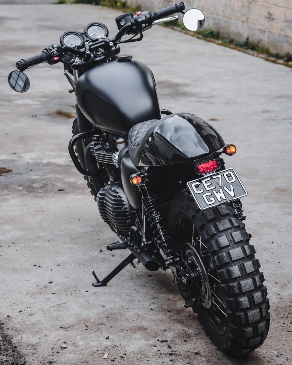 plot_touring's tweet image. Motoneテールランプ一体型LEDウインカーが7月初旬に入荷予定🙋
1個でテールライト/ブレーキライト/ウインカーの3役をこなします！
Triumph純正アクセサリーのMULTI FUNCTION LIGHTと同じですね☝

#motone #モートーン #トライアンフ #ボンネビル