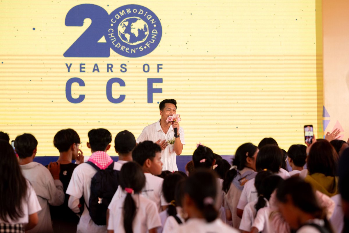 Tweet4CCF's tweet photo. We were overjoyed to have the remarkable SAI and Puthika ពុទ្ធិកា join us in our community celebrations as we honored our 20-year anniversary.
#20YearsofCCF #CCF #Cambodia #CommunityCelebration https://t.co/SRiRDdesEz