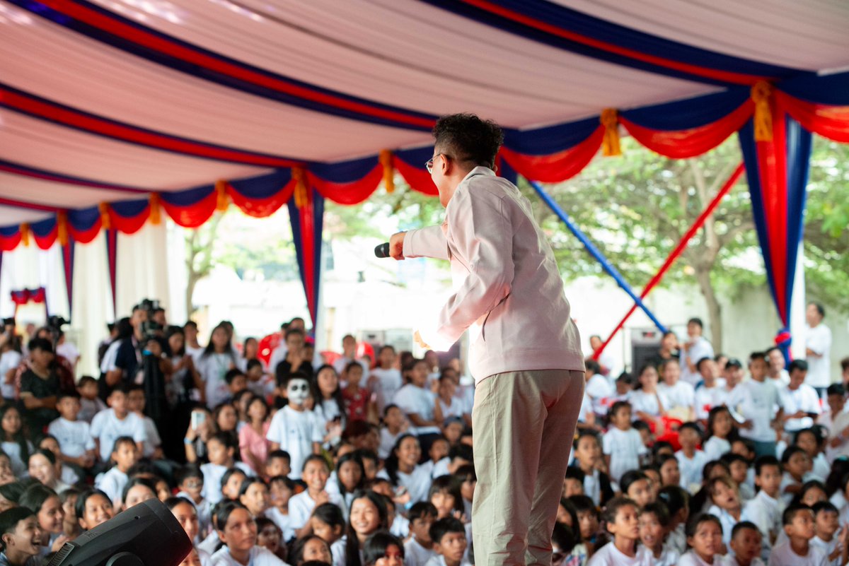 Tweet4CCF's tweet photo. We were overjoyed to have the remarkable SAI and Puthika ពុទ្ធិកា join us in our community celebrations as we honored our 20-year anniversary.
#20YearsofCCF #CCF #Cambodia #CommunityCelebration https://t.co/SRiRDdesEz