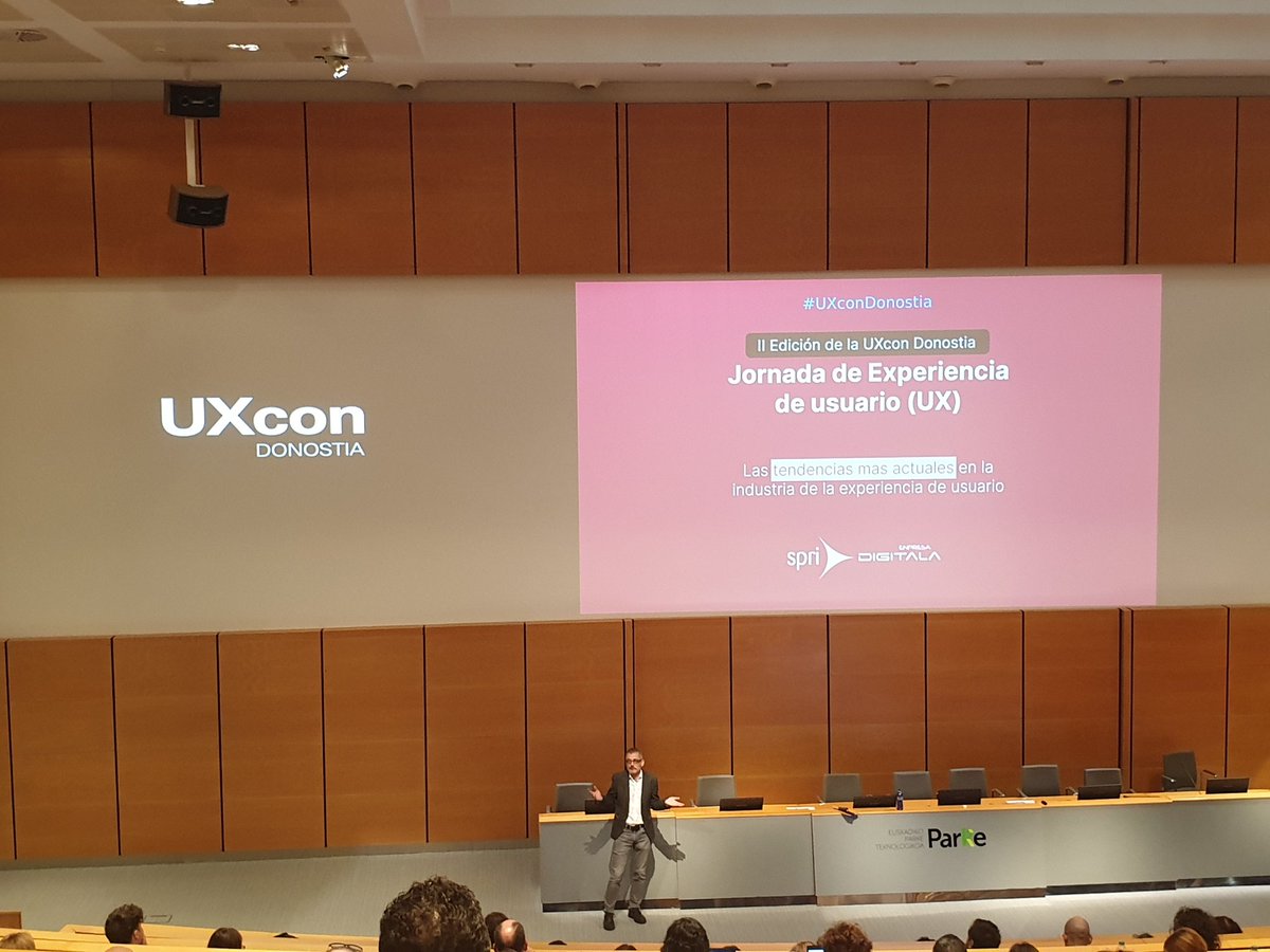 El superpoder de los profesionales UX: 'agarrar el cuchillo por la hoja, para que los demás puedan agarrarlo por el mango'  eskerrik asko <a href="/cesarastudillo/">César Astudillo ✳️</a> #UXconDonostia