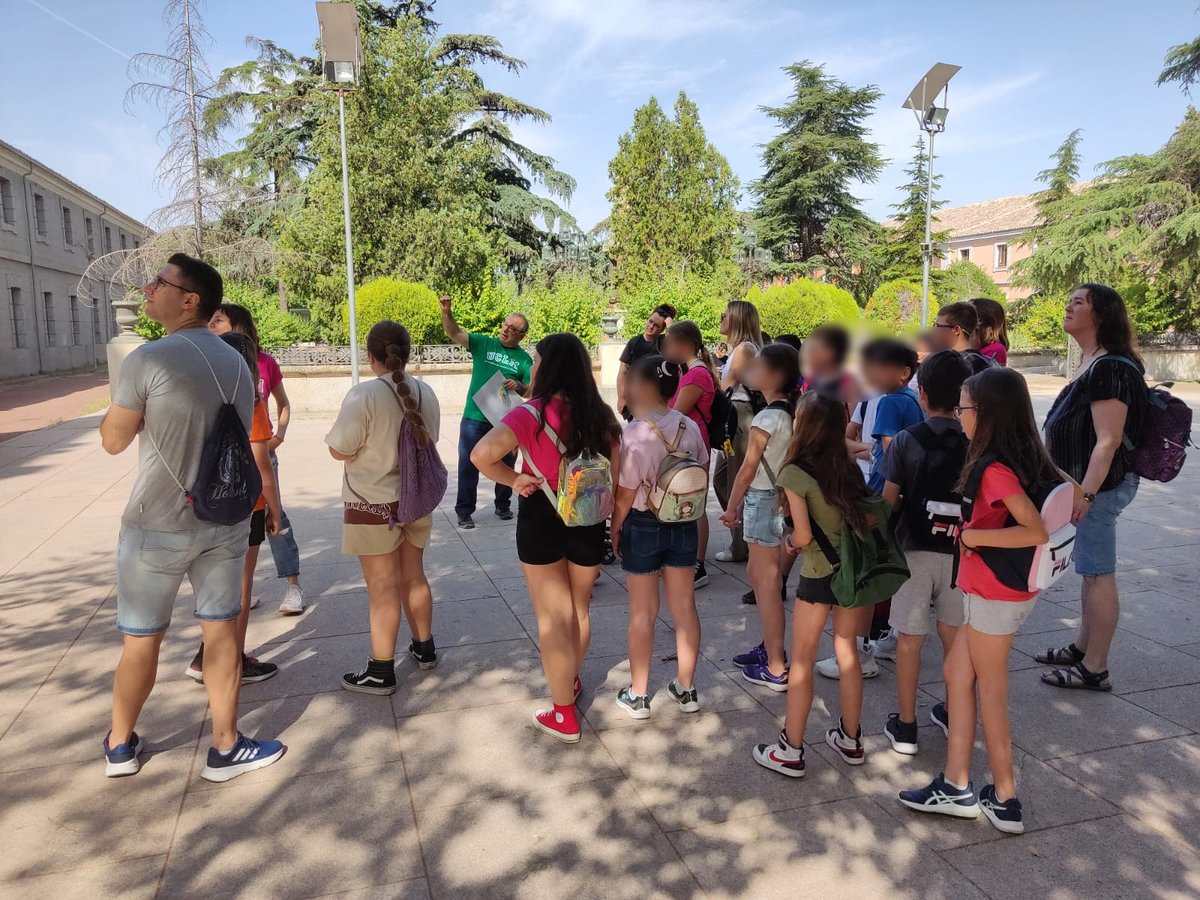 UCLMdivulga's tweet photo. En esta actividad han participado 23 niños/as del CRA Entrerríos, de los pueblos toledanos de Los Cerralbos, Lucillos, Montearagón y Las Vegas de San Antonio.

El alumnado ha estado formado por alumnos de 3º y 4º de Primaria, de entre 8 y 10 años. https://t.co/t2KNSv9jIX