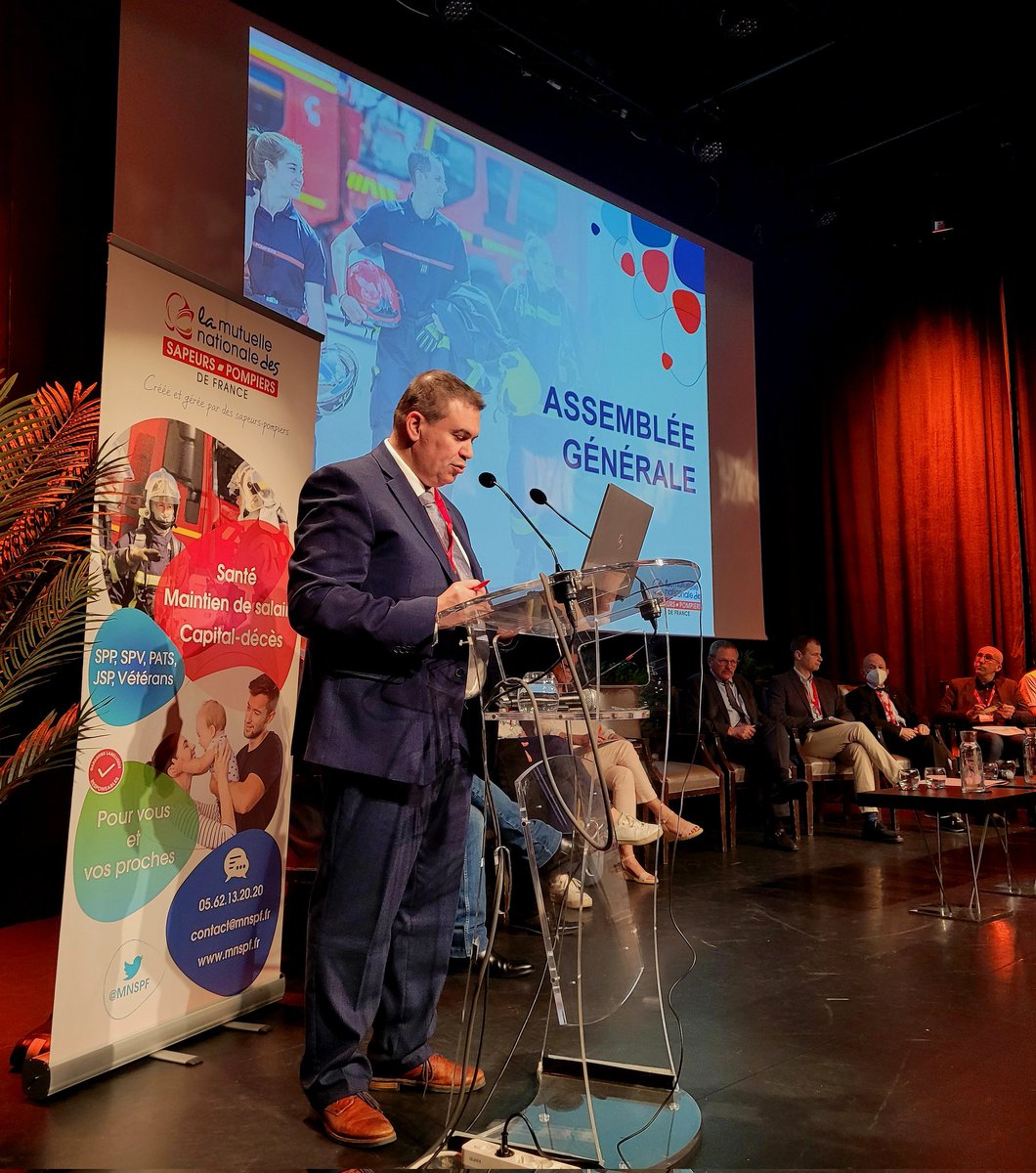 MNSPF's tweet photo. ASSEMBLÉE GÉNÉRALE |  Ouverture de l’AG par le Président, prise de parole de @BoslandJP et @phuguenet pour @PompiersFR pour rappeler leur soutien indéfectible et l'importance de la force du réseau pompier. #Ensemble
#mutuelle  #pompiers #pats https://t.co/C8FkspTIWO