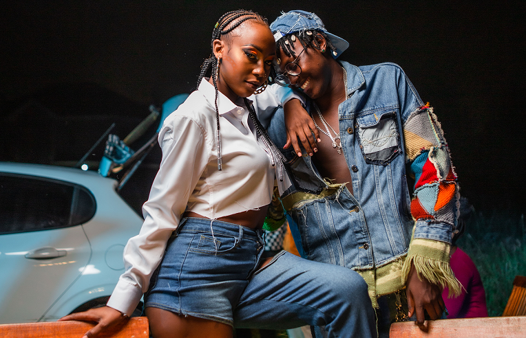 issac_tugume's tweet photo. Feel The Groove With ‘Tumerudiana’ By Fathermoh &amp; Ssaru
https://t.co/EHbaLec0r4

Fathermoh and Ssaru will make you want to fall in love with their tune ‘Tumerudiana’, a jam they perform with Vic West, which boasts over 221K YouTube streams.

Read:
https://t.co/etM6eX8Wm3
#Ssaru https://t.co/HAoZLj5iVJ