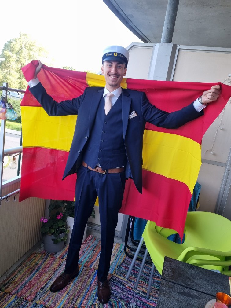 Mamma från Sverige 🇸🇪, pappa från Chile 🇨🇱 men 100% skåning! Idag tar han studenten ❣️