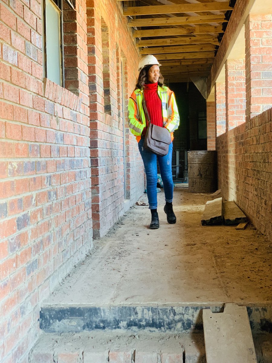 Hlayisanisono's tweet photo. My everyday Hustle 🚧🏭. #mhanibuildara👷🏻♀️. #womaninconstruction 👷🏻♀️🚧 https://t.co/ehgOfCGvoH