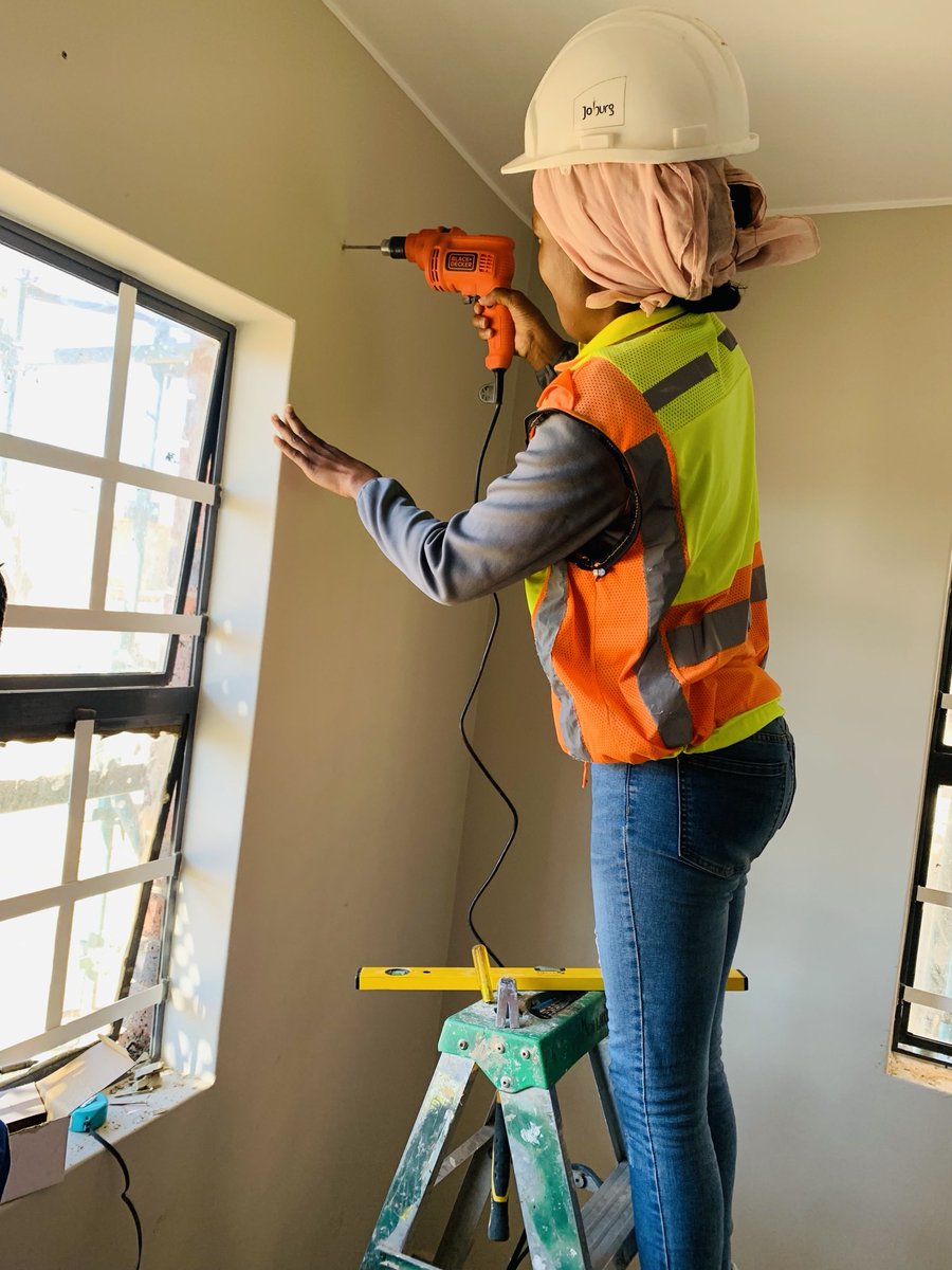 Hlayisanisono's tweet photo. My everyday Hustle 🚧🏭. #mhanibuildara👷🏻♀️. #womaninconstruction 👷🏻♀️🚧 https://t.co/ehgOfCGvoH