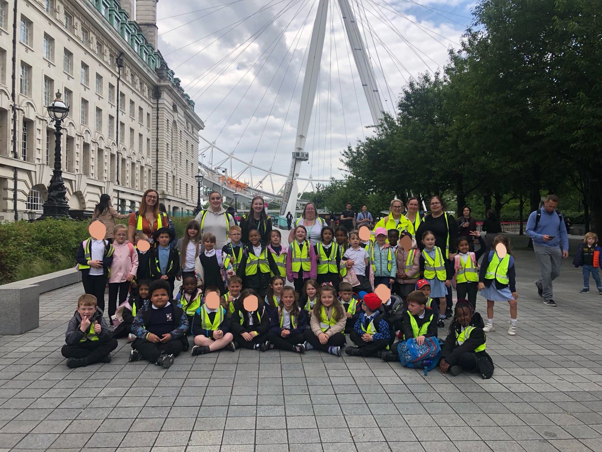 RuskinInfant's tweet photo. Yesterday Year 1 had an amazing day as they explored London! We saw Buckingham Palace, Houses of Parliament and went on a river cruise! All of the children were so well behaved and had a good nap on the journey home! @LionAcTrust @AaronLionLearn #lovelearning https://t.co/73p5b7wB7k