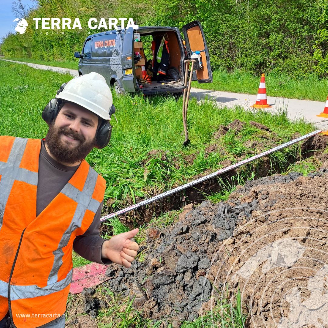 "TerraCarta helpt mee aan de energietransitie."

TerraCarta graaft voor diverse aannemers en netbeheerders proefsleuven om kabels -en leidingen in kaart te brengen ten behoeve van de energietransitie in o.a. Noord-Nederland. 

#Energietransitie #VanGelder #MVDD #Proefsleuven