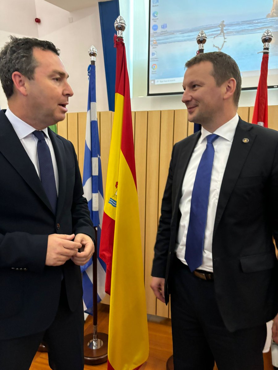 Trabajamos con la Agencia Europea de #SeguridadMarítima para garantizar la navegación en el espacio marítimo europeo. El director general de #MarinaMercante, <a href="/Santana_Gus/">Gustavo Santana</a> ha participado en Lisboa en el Consejo de Administración de <a href="/emsa_europe/">EMSA</a> sobre los objetivos de la Agencia.