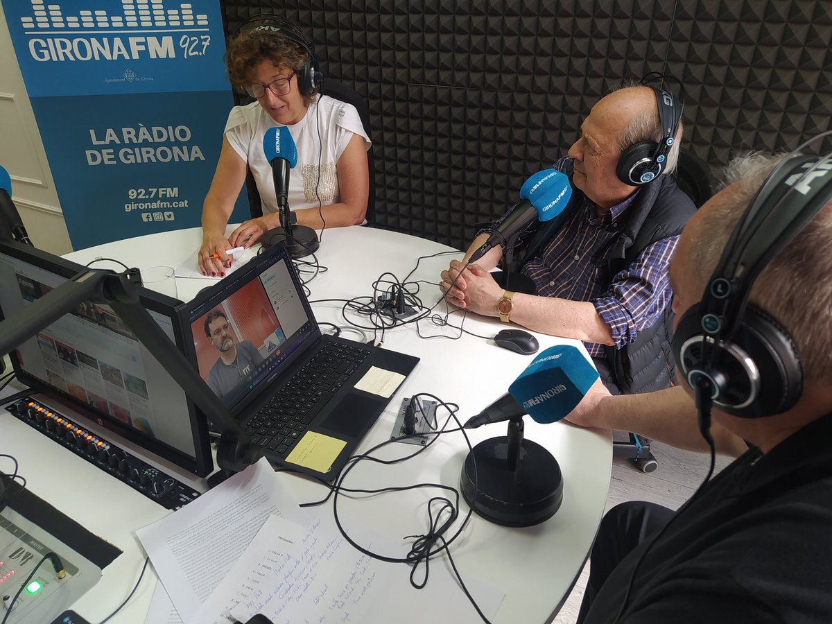 gironafmcat's tweet photo. 🔸En directe la tertúlia dels #4rius. Aquest divendres parlem de l'actualitat en clau #Girona amb el professor Joan Miró, l'ex-regidor de @Girona_Cat Xavier Villareal i la directora de la @FundacioEM a Girona Montse Prats. Presenta @jordigraur https://t.co/YKC6AKbAFq