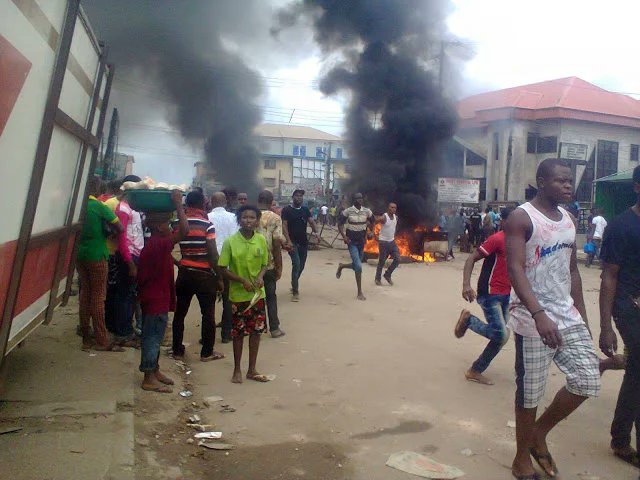 MAD_DIASPORA's tweet photo. https://t.co/ZakhqRxkyy
Tension In Calabar Market As Rate Collectors Reportedly K!ll Iron Excavator#MADNews#NigeriaNews #Tinubu https://t.co/oziKmHIQLq