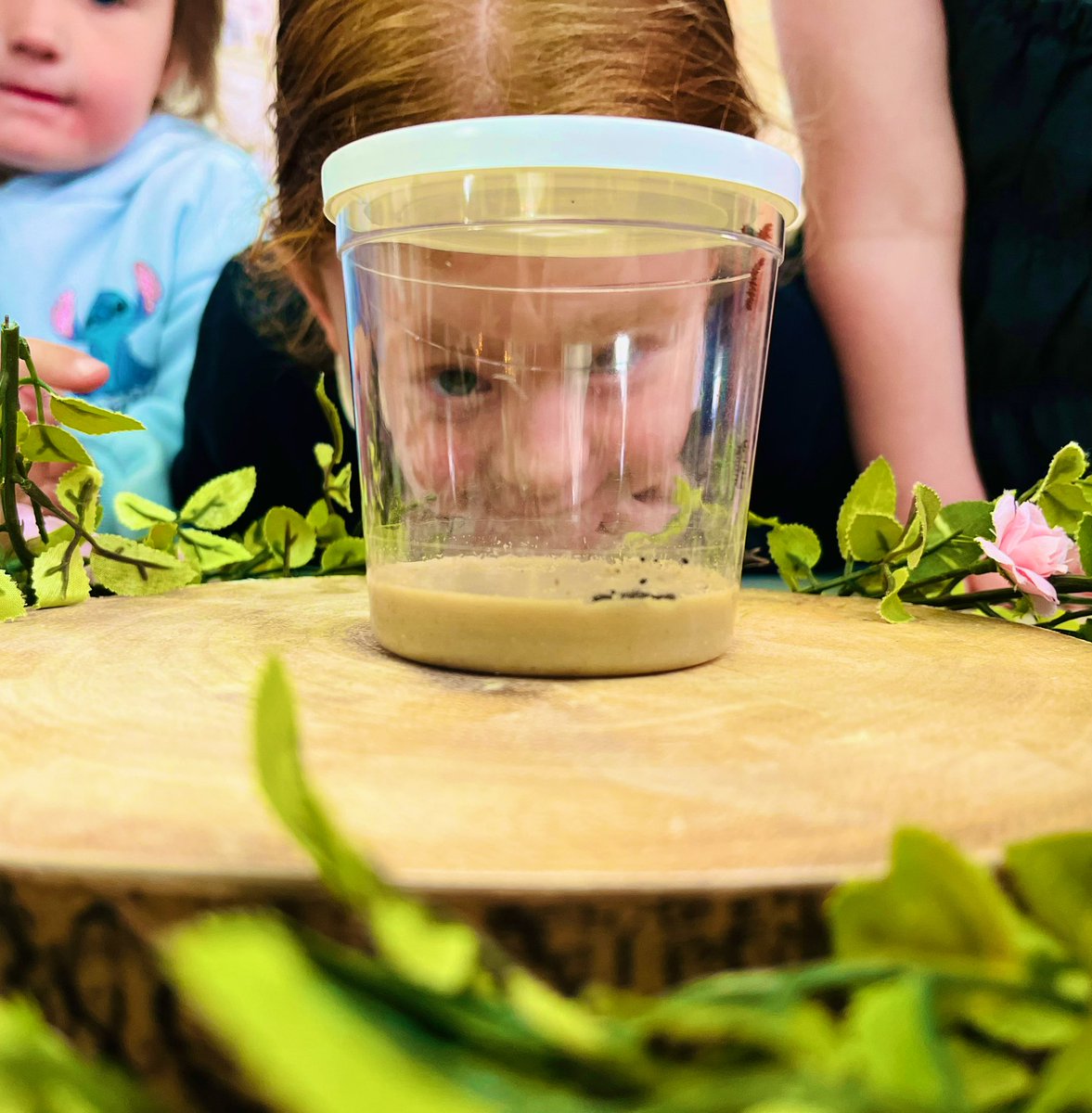 Holtonprimary's tweet photo. #HPSNursery have had a very special deliveryβ¦. 5 very hungry caterpillarsπ we will be helping them grow into beautiful butterflies! π¦ #abugslife #inquiry #HPSSciTech https://t.co/8do0uBS17f