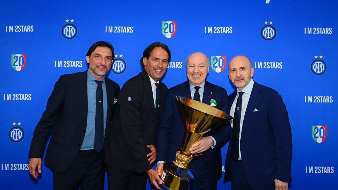 DIABOLIK_7's tweet photo. Settimana prossima summit di mercato tra #Inzaghi e l’#Inter, le priorità:
1. confermare tutta l' AIA
2.rinnovare con la VAR
3.ricordarsi di far passare Gravina a prendere in sede lo stabilito https://t.co/ur3kLNHnQo