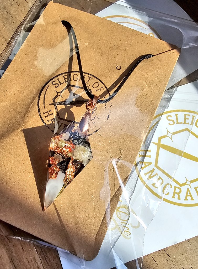 Wow I received my necklace lightning fast! I am almost sure <a href="/sleightofhandcr/">inactive</a> uses magic for delivery ♡ 

It's absolutely stunning I love it 💕

Definitely worth the follow and the purchase !!!