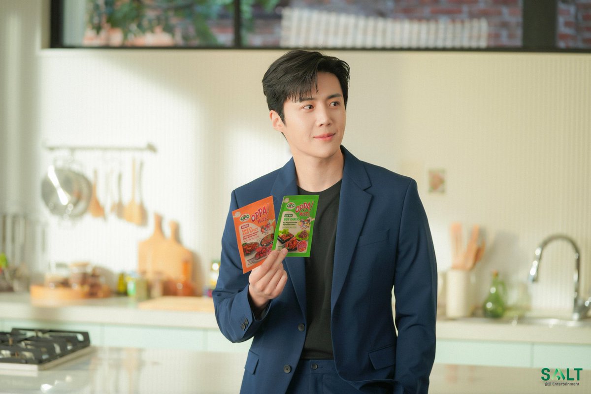 shhdshhd__o's tweet photo. หล่อ เท่ น่ารักขนาดนี้…
เป็นพรีเซ็นเตอร์หรือเป็นประธานบริษัทอะคะ
#KimSeonHo
#คิมซอนโฮ
#김선호
#UFC #FunChow #광고 https://t.co/RKECAoW4Pi