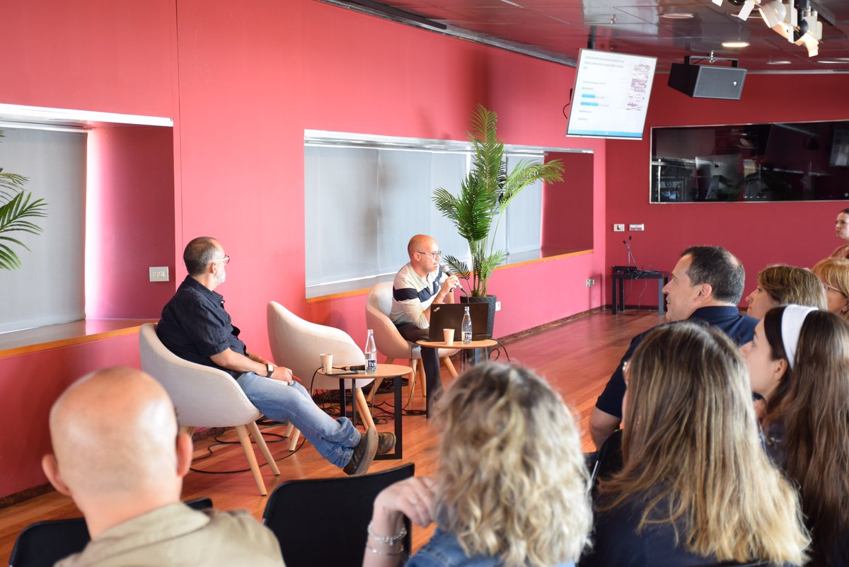 Les cobertures de vacunació infantil a Barcelona ciutat són altes però encara per sota dels objectius estatals de vacunació per al 2025.

Raúl Salobral, de @salutpublicabcn, presenta a #JornadaVacunesAPBCN dades del VigiVacBcn, el sistema de vigilància de vacunes de Barcelona.