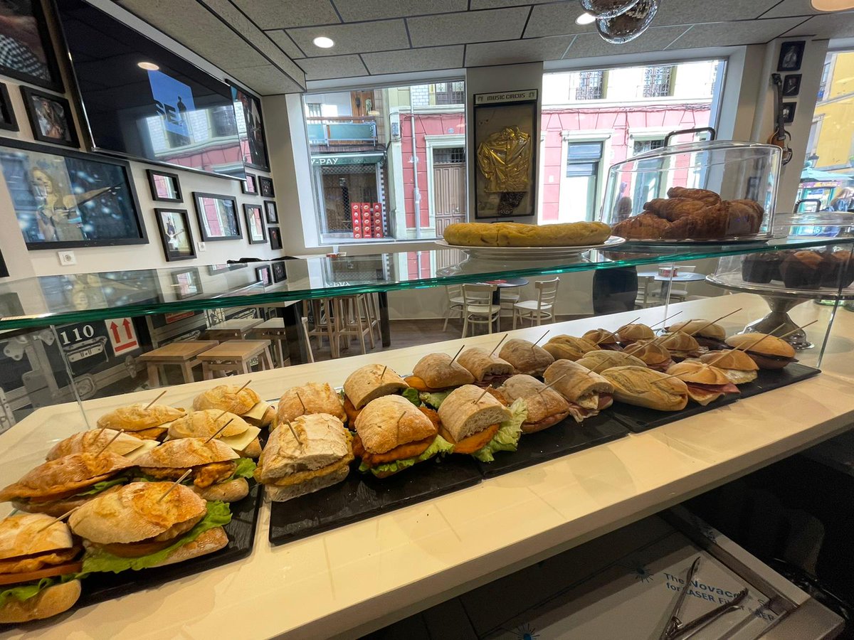 LaBoticaIndiana's tweet photo. 😍 Somos muy fans de los #pinchos del Rocker Soul Coffee de #Candás (https://t.co/jmTtzy1Gvy), frente a La Botica Indiana.
⌚️ Ya sabéis que ahora abrimos todos los días de la semana a las 9:00 de la mañana hasta el cierre.
#RockerSoulCoffee #Asturias #comerenCandás https://t.co/r33ZUUUAbw